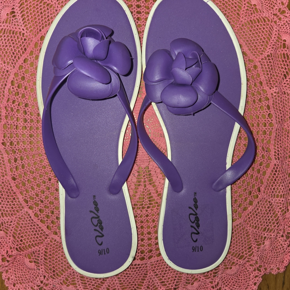 Stylish Purple Women's Sandals by VeeVee. Size 9/10. CCCP